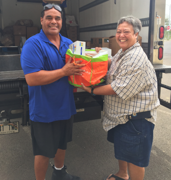 Hawaiian Volunteers delivering to Recipient Agency