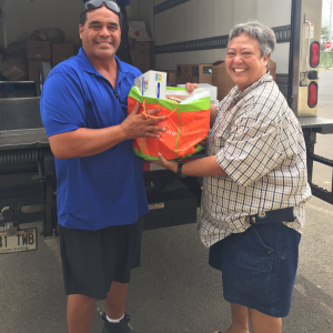 Hawaiian Volunteers delivering to Recipient Agency